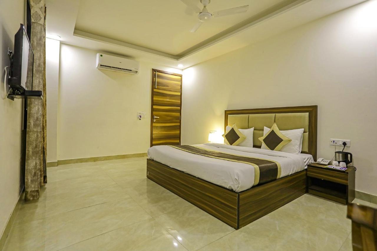 Fabhotel White House Bnb - Nr Yashobhoomi Convention Centre Delhi  Ngoại thất bức ảnh