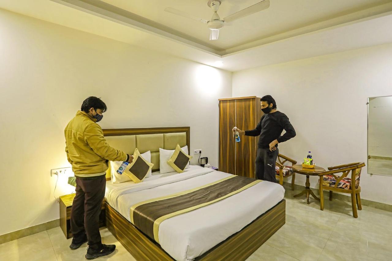Fabhotel White House Bnb - Nr Yashobhoomi Convention Centre Delhi  Ngoại thất bức ảnh
