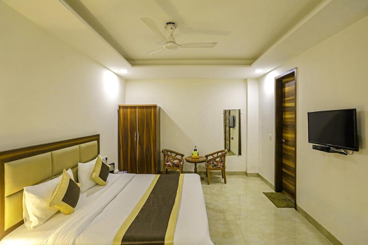 Fabhotel White House Bnb - Nr Yashobhoomi Convention Centre Delhi  Ngoại thất bức ảnh