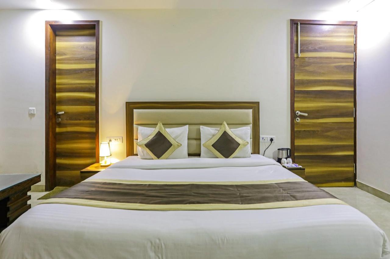 Fabhotel White House Bnb - Nr Yashobhoomi Convention Centre Delhi  Ngoại thất bức ảnh
